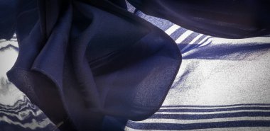 Arkaplan dokusu, dekoratif süs, çizgili ipek mavisi kumaş, tasarımınızı düzgün veya doğru boyutta yapmak için istenen parçaları ekleyerek.