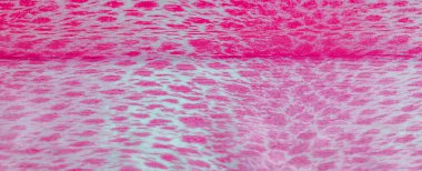 Beyaz kırmızı rengin dokusu, arkaplanı, deseni, ipek kumaşı tekstil. Özellikleri, daha esnek ve tasarlanması daha kolay olduğu için dokuma malzemesinden farklıdır..