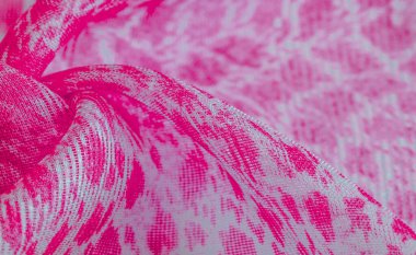 Beyaz kırmızı rengin dokusu, arkaplanı, deseni, ipek kumaşı tekstil. Özellikleri, daha esnek ve tasarlanması daha kolay olduğu için dokuma malzemesinden farklıdır..