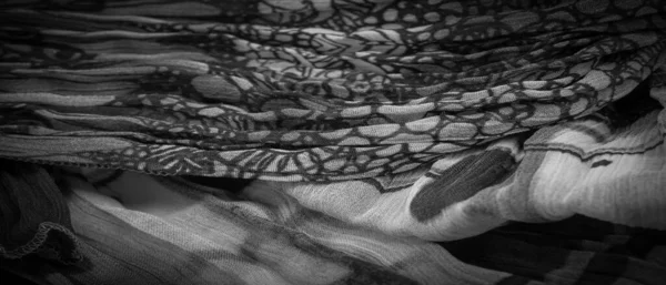 背景の質感 黒と白の絹の生地 チタンだ 生地の表面にある花のパターン サンゴ礁 小さな波または一連の波 — ストック写真