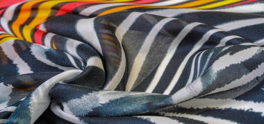 Tedoku deseni, ipek kumaş, Afrika teması, kumaş baskısı, neşeli desen projeyi süsleyecek. Özgürlük temasının iki yönlü doğası, cennet, cehennem, egzotik banallik, rüya gerçekliği