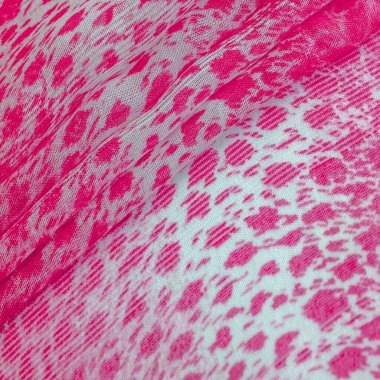 Beyaz kırmızı rengin dokusu, arkaplanı, deseni, ipek kumaşı tekstil. Özellikleri, daha esnek ve tasarlanması daha kolay olduğu için dokuma malzemesinden farklıdır..