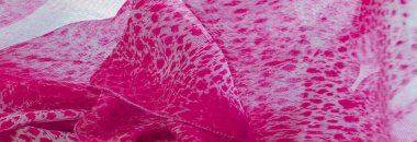 Beyaz kırmızı rengin dokusu, arkaplanı, deseni, ipek kumaşı tekstil. Özellikleri, daha esnek ve tasarlanması daha kolay olduğu için dokuma malzemesinden farklıdır..