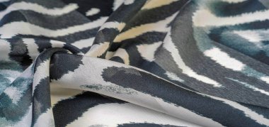 Tedoku deseni, ipek kumaş, Afrika teması, kumaş baskısı, neşeli desen projeyi süsleyecek. Özgürlük temasının iki yönlü doğası, cennet, cehennem, egzotik banallik, rüya gerçekliği