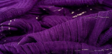 Desenli arka plan deseni, dekorasyon süsü, mavi sentlik koyu leylak dokuması, paralel veya köşegen kıvrımlı kumaş; böyle bir kumaştan çıkan ürünler..