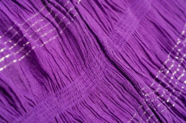 Desenli arka plan deseni, dekorasyon süsü, mavi sentlik koyu leylak dokuması, paralel veya köşegen kıvrımlı kumaş; böyle bir kumaştan çıkan ürünler..