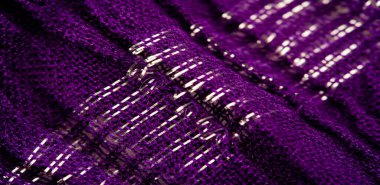 Desenli arka plan deseni, dekorasyon süsü, mavi sentlik koyu leylak dokuması, paralel veya köşegen kıvrımlı kumaş; böyle bir kumaştan çıkan ürünler..