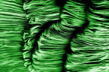 Doku, arkaplan, desen, kumaş ipeği katlanmış yeşil. Bu güzel kaliteli kumaşın kıvrımlı, kıvrımlı dokusu, örtüsü ve yarı kıvrımı mükemmel. Tasarımınızı yapmak için ideal