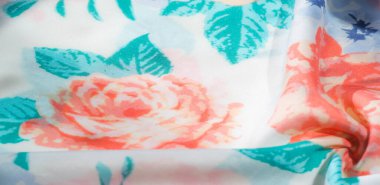 Doku desenli pamuk kumaş. Beyaz arka planda güller. Tasarımları, projeleri, duvar kağıtlarını işlemek için çok kullanışlı ve ideal. Bu kumaşla projeleriniz en iyisi olacak.