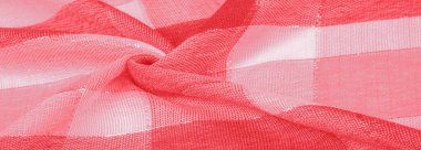 Kumaş desenli ipek atkı, kırmızı, metal şeritli kadın. Eşarp, soyut İskoç motiflerinin pastel tonlarında işaretlenmiş hassas yama desenleriyle süslenmiş.