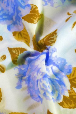 Doku desenli pamuk kumaş. Beyaz arka planda güller. Tasarımları, projeleri, duvar kağıtlarını işlemek için çok kullanışlı ve ideal. Bu kumaşla projeleriniz en iyisi olacak.