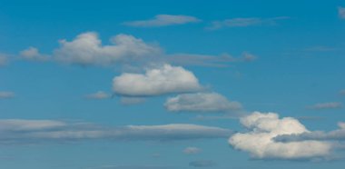 Kumaş arka plan, desen, duvar kağıdı. Onlar hala oldukça yüksek bulutlar. Onlar yağmur yağdırmaz. Altostratus bulutları ortalama bir gri ya da mavi-griye sahiptir. Genellikle tüm gökyüzünü kaplar..