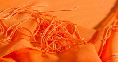 arka plan, desen, doku, Turuncu ipek kumaş parlak bir parlaklık vardır. Bu draping yumuşak kıvrımlar içine katlanır ve en çok yönlü kumaştır. Tasarımınızın güzel vurgularıyla yaratıcı olun.