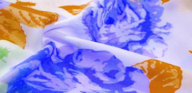 Doku desenli pamuk kumaş. Beyaz arka planda güller. Tasarımları, projeleri, duvar kağıtlarını işlemek için çok kullanışlı ve ideal. Bu kumaşla projeleriniz en iyisi olacak.