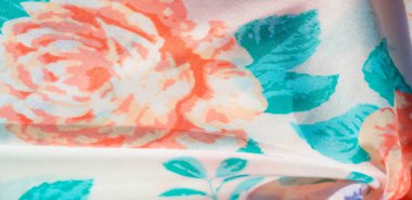 Doku desenli pamuk kumaş. Beyaz arka planda güller. Tasarımları, projeleri, duvar kağıtlarını işlemek için çok kullanışlı ve ideal. Bu kumaşla projeleriniz en iyisi olacak.