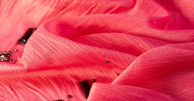 Arkaplan tasarımı dokusu, ipek desen, pembe kumaş ve dekoratif işlemeli taşlar.