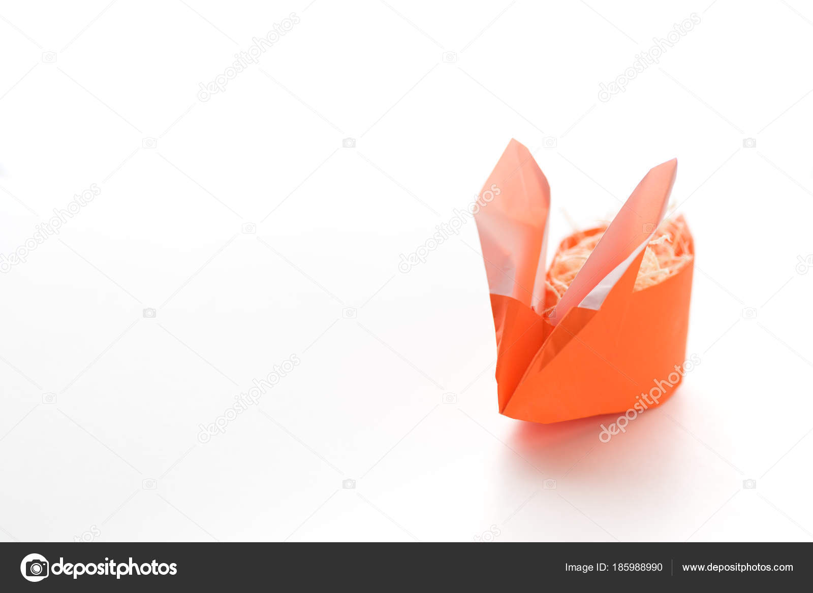 Eine Orange Origami Ostern Hase Korb Gefüllt Mit Stroh