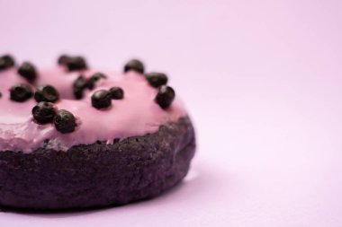 Mavi arkaplandaki donutu kapat