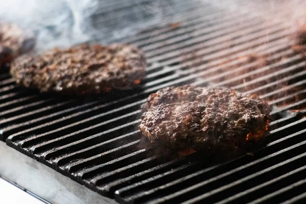 Cooking Burgers Hot Grill Flames — Stock Photo, Image