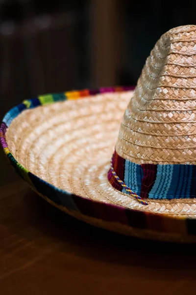 Мексиканская Шляпа Сомбреро Изолированы Столе — стоковое фото
