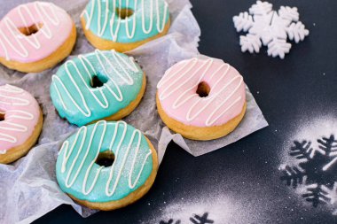 Noel çörekleri izole. Noel ve Yeni Yıl Kutlama Konsepti. 