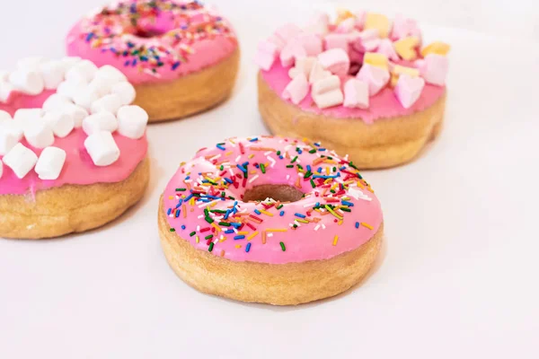 Donuts Coloridos Mesa Vista Perto Espaço Cópia — Fotografia de Stock