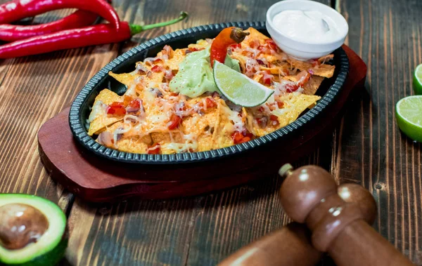 Meksika yemeği - lezzetli tako, burrito, fajita, salata, çorba, tortilla cipsi, nachos, karides