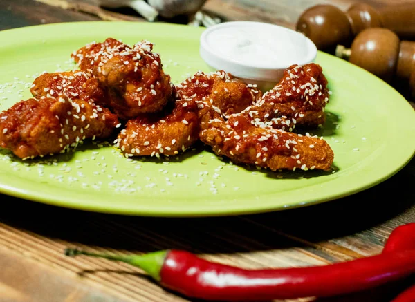 Plate Chicken Wings Wooden Table — Stock Photo, Image