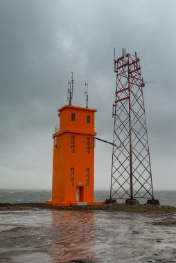 Ocean, İzlanda yakınlarındaki turuncu hvalnes deniz feneri