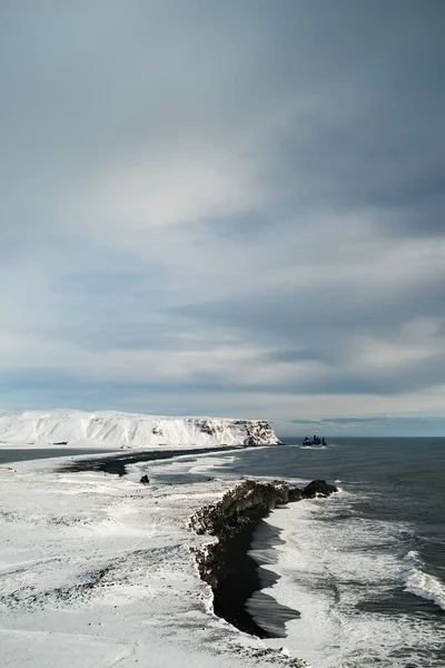 Východ Slunce Černé Písečné Pláži Islandu Zimě — Stock fotografie