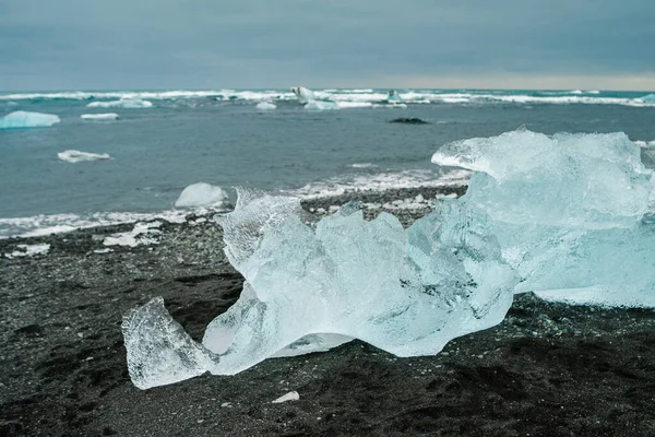 Diamentowa Plaża Islandii Lub Plaża Jokulsarlon Iceberg Kryształowy Lód Topniejący — Zdjęcie stockowe