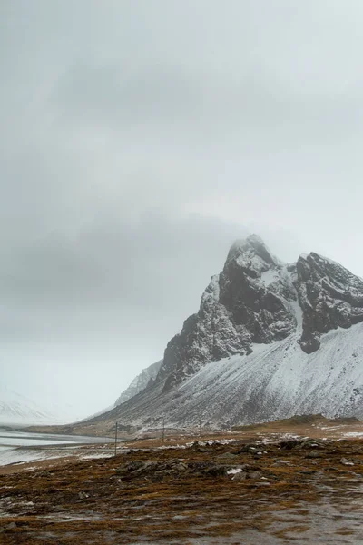 Naturskönt Molnigt Bergslandskap Island — Stockfoto