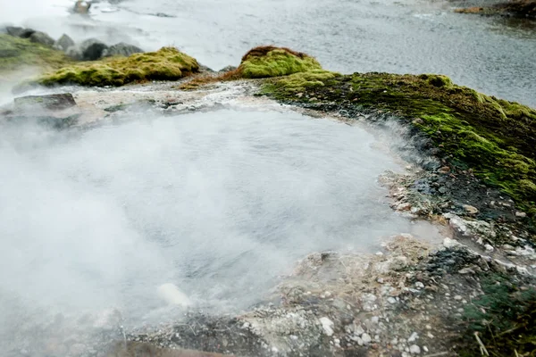 Πολύχρωμο Τοπίο Geyser Στη Γεωθερμική Περιοχή Haukadalur Μέρος Της Διαδρομής — Φωτογραφία Αρχείου