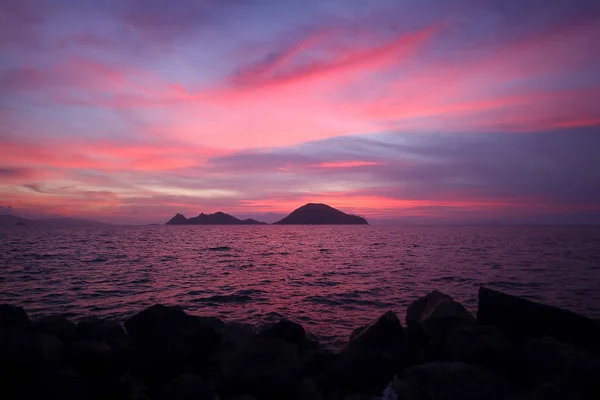 ボドルムの海辺の町と壮大な夕日 トルコのムグラ — ストック写真