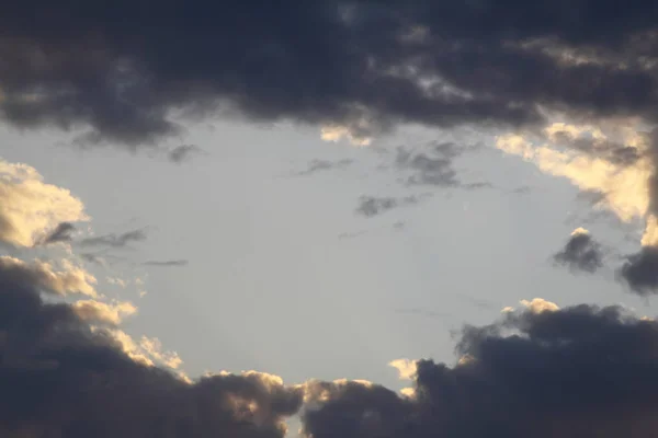Hatalmas Kék Felhők Égen Kék Háttér Kis Felhők — Stock Fotó