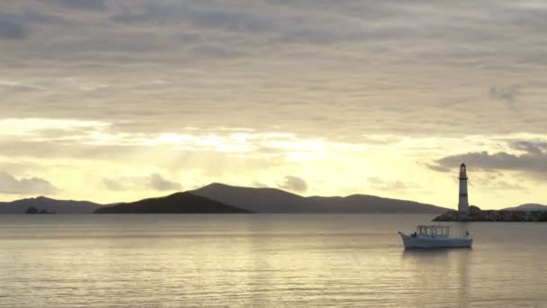 Mare Tramonto Faro Sulla Costa Città Balneare Turgutreis Tramonti Spettacolari — Video Stock