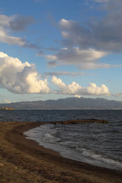 ボドルムの海辺の町と壮大な夕日 トルコのムグラ — ストック写真