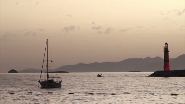 Turgutreisの海辺の町と壮大な夕日 — ストック動画