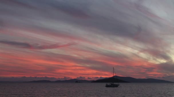 Turgutreisの海辺の町と壮大な夕日 — ストック動画