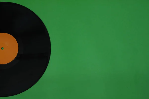 Yeşil Arka Planda Plak Kaydı Retro Tarzı Üst Görünüm — Stok fotoğraf