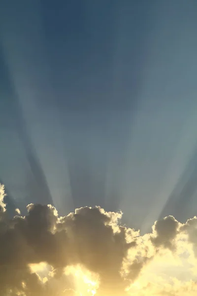 Der Weite Blaue Himmel Und Der Wolkenhimmel Blauer Himmel Hintergrund — Stockfoto