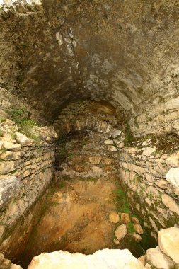 Güneybatı Türkiye'de yer alan bir doğa rezerv Bafa Gölü üzerinden Kalesi'nin yıkık duvarlar