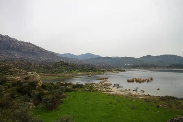 Muralhas Arruinadas Castelo Sobre Lago Bafa Uma Reserva Natural Situada — Fotografia de Stock