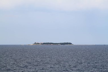Istanbul'dan Boğaz manzarasına. Deniz cruise şehir manzaralı Boğazı üzerinde. Cityscape Istanbul 'un. Türkiye'ye seyahat.