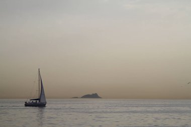 Istanbul'dan Boğaz manzarasına. Deniz cruise şehir manzaralı Boğazı üzerinde. Cityscape Istanbul 'un. Türkiye'ye seyahat.