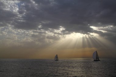 Istanbul'dan Boğaz manzarasına. Deniz cruise şehir manzaralı Boğazı üzerinde. Cityscape Istanbul 'un. Türkiye'ye seyahat.