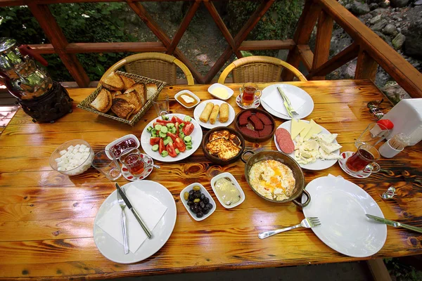 Tureckie Śniadanie Turecki Brunch Tradycyjne Śniadanie Świeżym Powietrzu — Zdjęcie stockowe