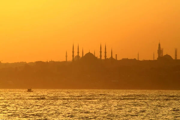 Atardecer Estambul Ciudad Metropolitana Silueta Ciudad —  Fotos de Stock