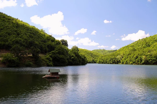 Západ Slunce Jezeře Krásná Zapadající Příroda Večerní Krajina Mraky Nad — Stock fotografie