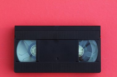 Arkaplan olarak VHS video kasetleri yığını. Eski video kasetler. Retro teknolojisi.